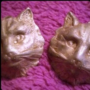 Silver cat face post earrings